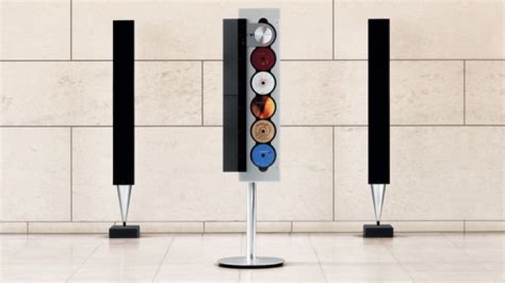 What kind of CD player does The BeoSound 9000 have?