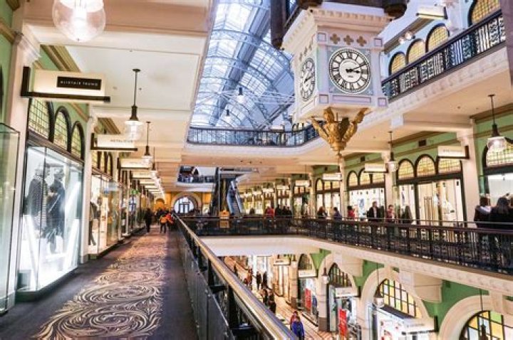 What kind of doors are in shopping malls?
