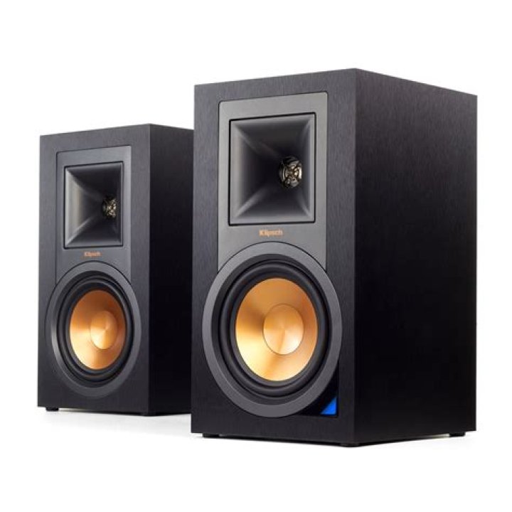 What kind of speaker is Klipsch r-15pm powered monitor?