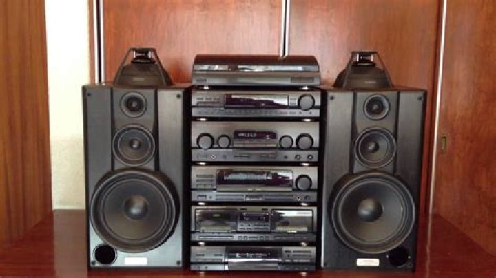 What kind of stereo system does Kenwood have?