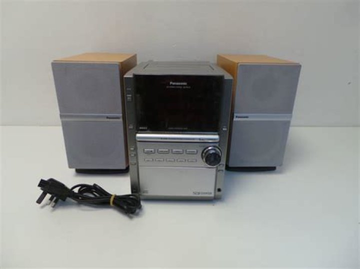 What kind of stereo system does Panasonic sc-pm18 have?