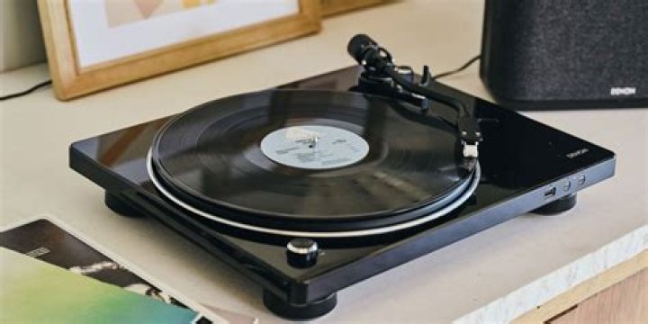 What kind of Stylus does a Denon turntable use?