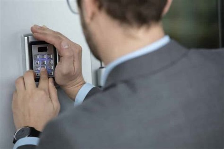 What should I do if my Honeywell keypad is not working?
