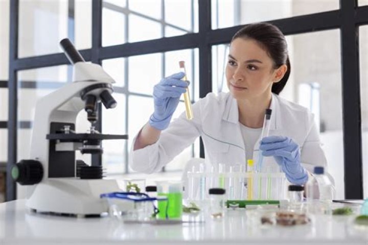 What should you wear in a laboratory?