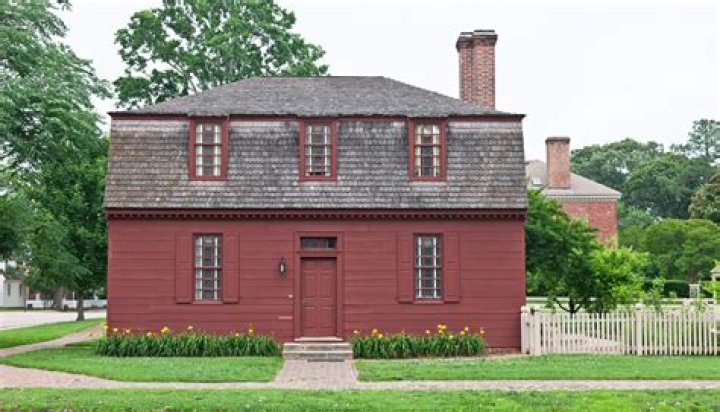 What were the colonial houses made of?