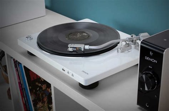 When does my Denon x2500h turn on and off?