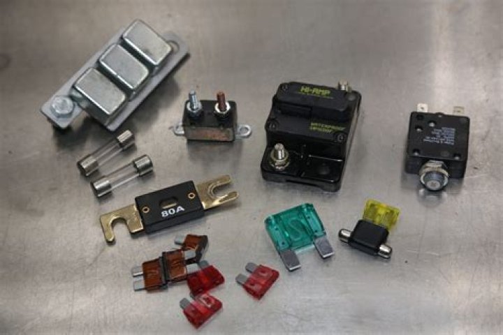 Where are the SW-em fuses located in a car?