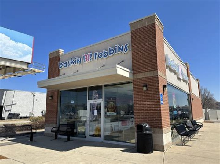 Where did Baskin-Robbins first store?