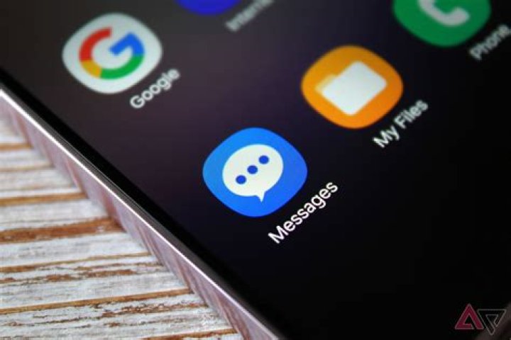 Where does the memory go in a messaging app?
