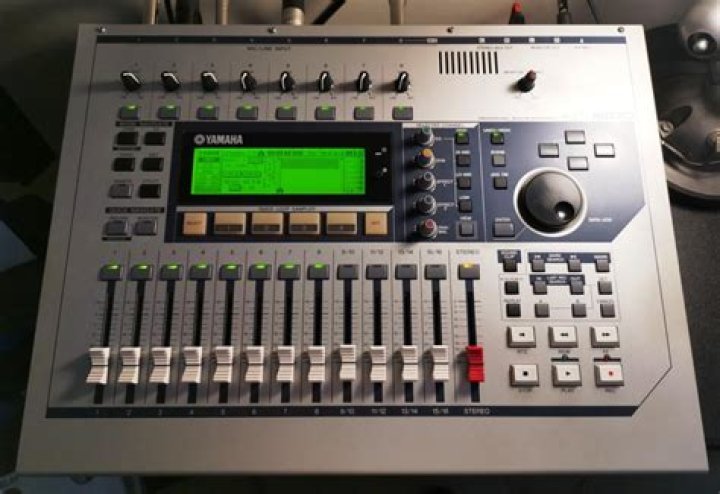 Where is the drive on a Yamaha aw1600?