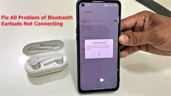 Why are my Bluetooth headphones not connecting to other devices?