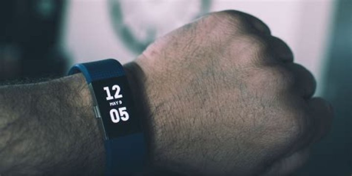 Why is my Fitbit Charge 3 showing the wrong time?